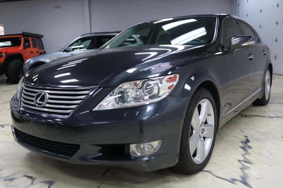 2010 Lexus LS Sedan sold for $18,250