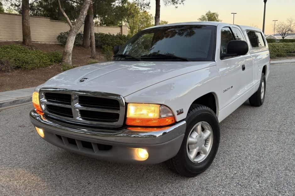 1998 Dodge Dakota (1997-2004) sold for $9,200
