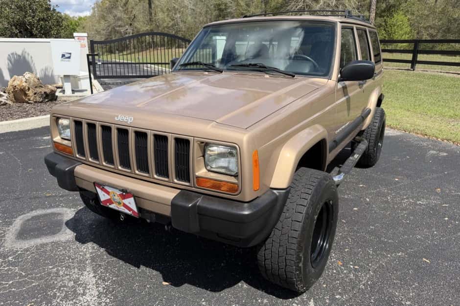 2000 Jeep XJ Cherokee sold for $7,200