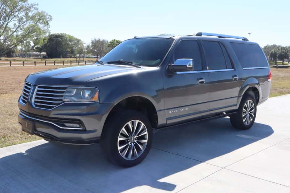 2016 Lincoln Navigator sold for $6,210