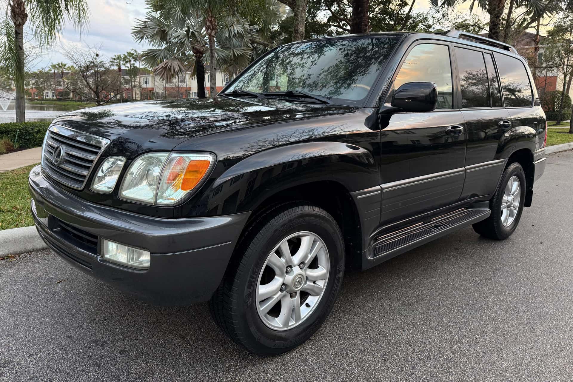 2005 Lexus LX sold for $16,725