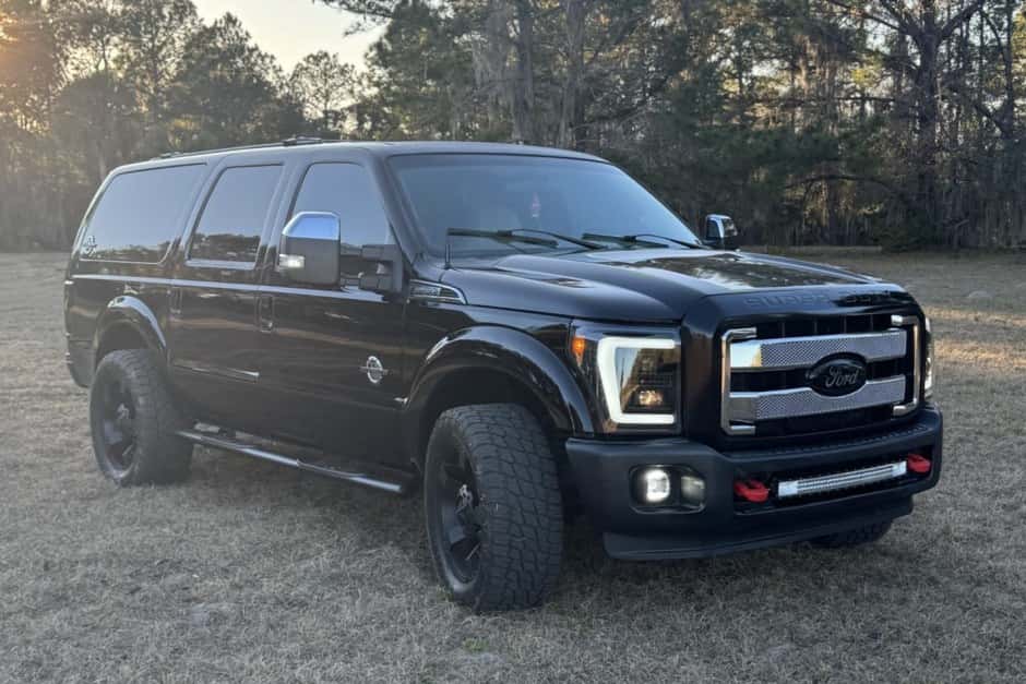 2000 Ford Excursion sold for $20,288