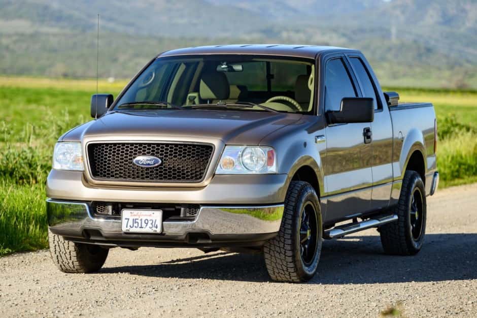 2004 Ford F-150 (2004-2008) sold for $16,750