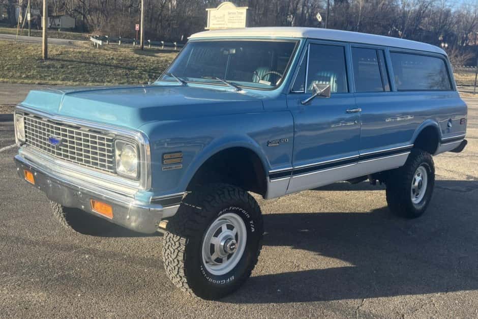 1972 Chevrolet Suburban (1967-1972) sold for $34,000