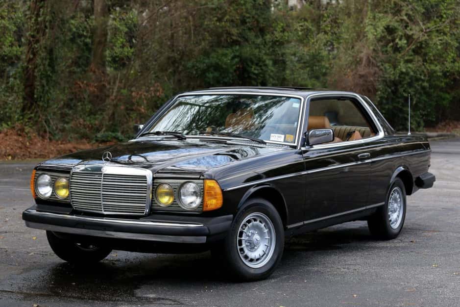 1982 Mercedes-Benz W123 sold for $30,583