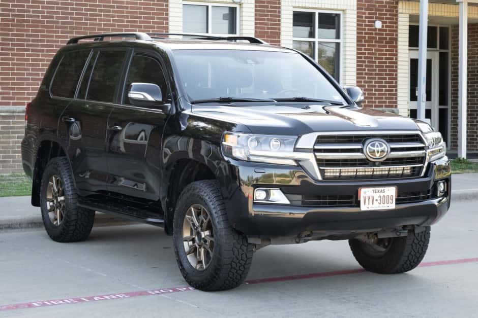 2021 Toyota Land Cruiser 200-Series sold for $90,750