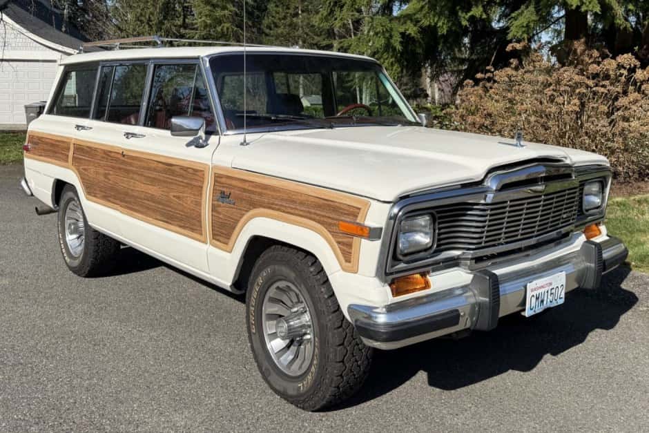 1985 Jeep SJ Grand Wagoneer sold for $12,500