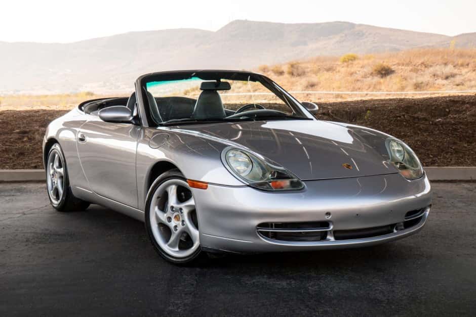 1999 Porsche 996 911 Carrera sold for $30,750