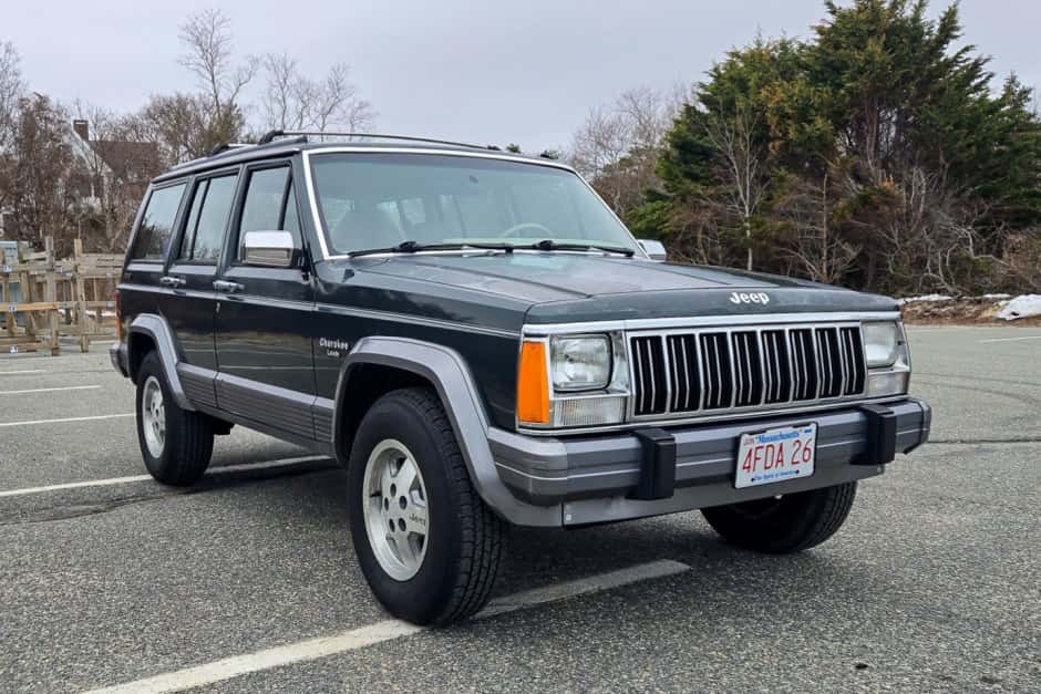1992 Jeep XJ Cherokee sold for $13,500