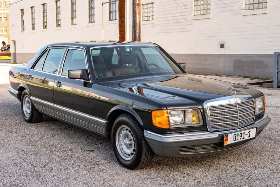 1985 Mercedes-Benz W126 S-Class sold for $10,250
