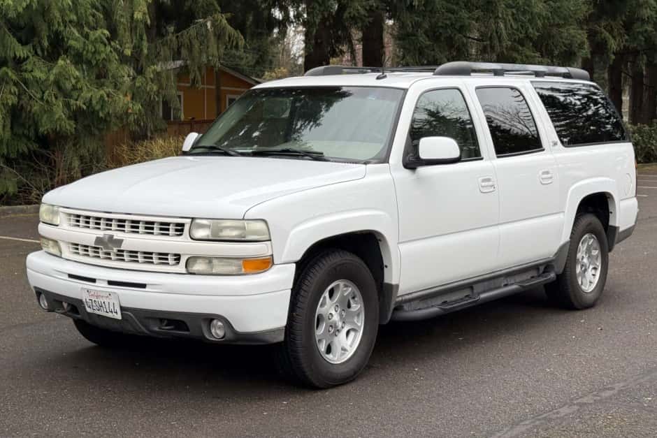 2002 Chevrolet Suburban (GMT800 2000-2006) sold for $10,500