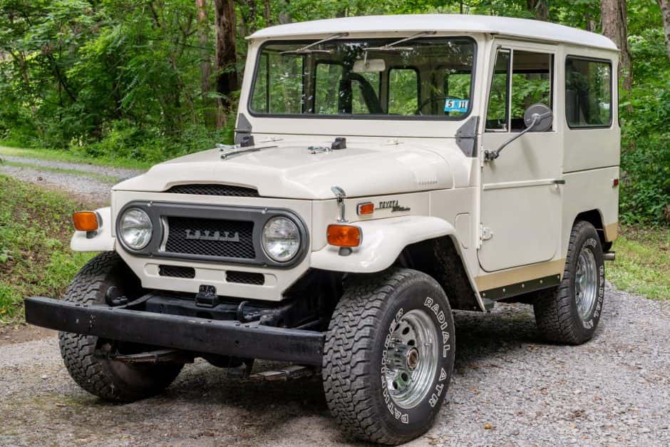 1970 Toyota Land Cruiser FJ40 sold for $15,750