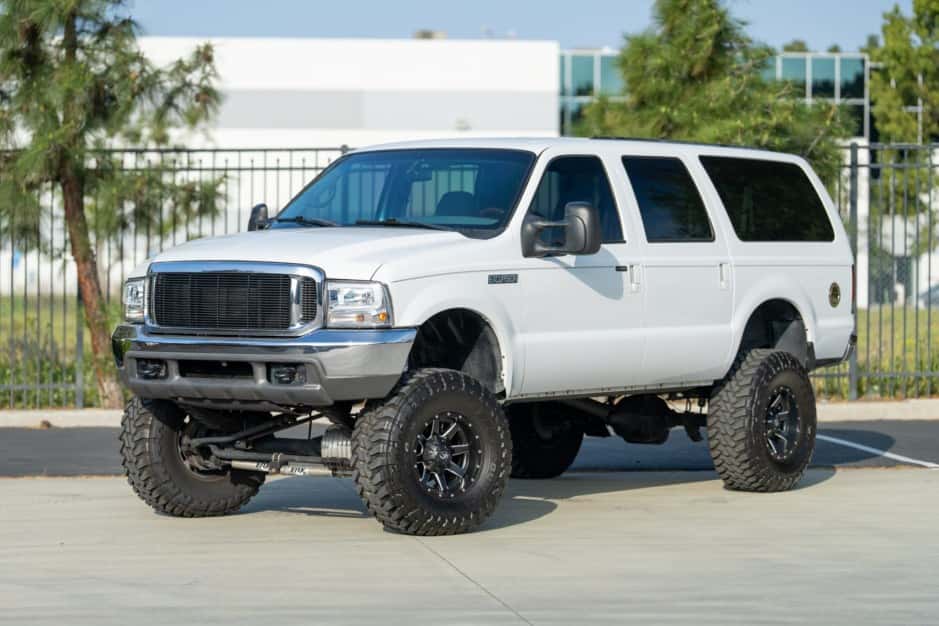2002 Ford Excursion sold for $34,250