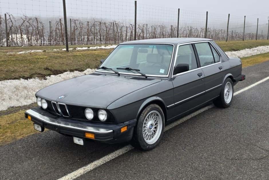 1985 BMW E28 5-Series sold for $2,800