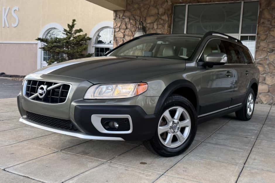 2010 Volvo XC70 sold for $10,300