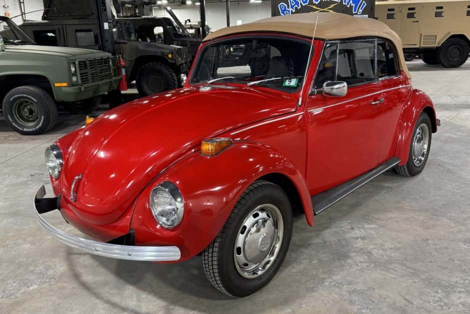 1971 Volkswagen Super Beetle sold for $10,000