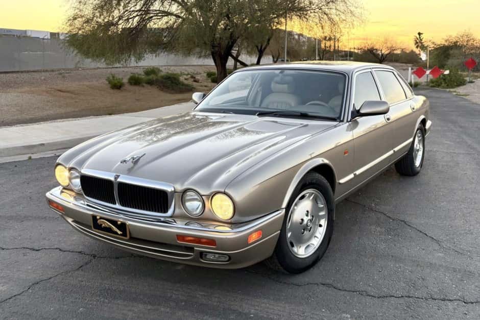 1997 Jaguar X300 XJ (1995-1997) sold for $7,000