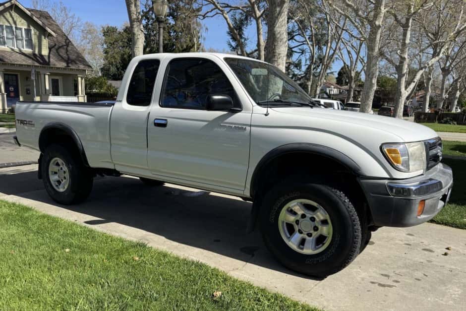1999 Toyota Tacoma (N1X0 1995-2005) sold for $12,789