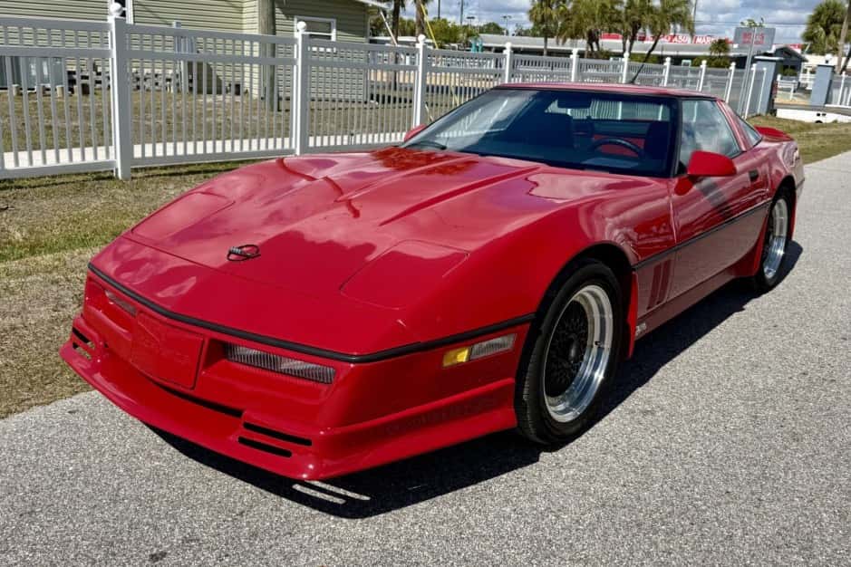 1984 Chevrolet Corvette C4 Coupe (1984-1991) sold for $7,700