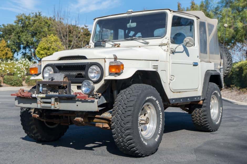 1976 Toyota Land Cruiser FJ40 sold for $8,500