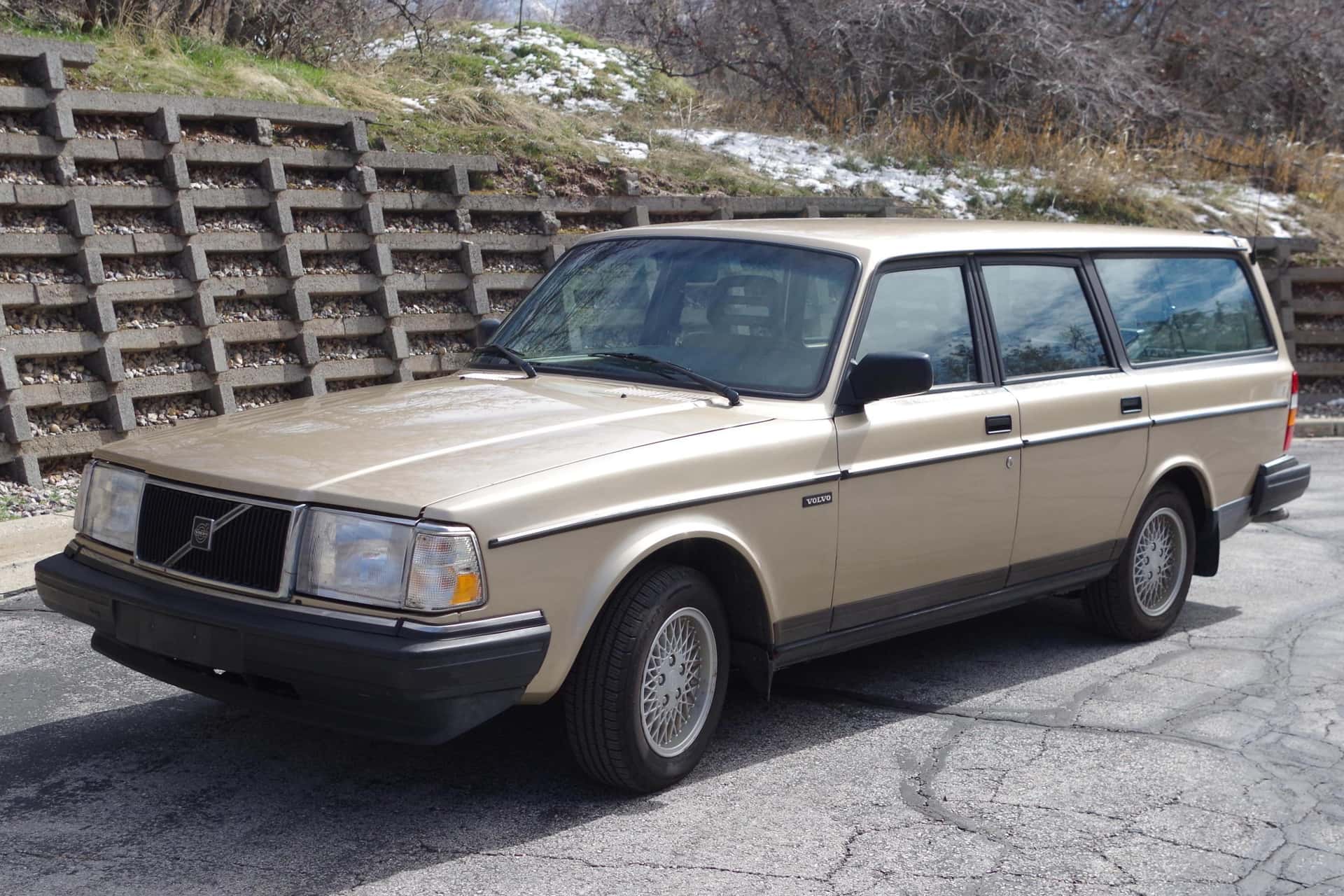 1993 Volvo 240 sold for $5,500