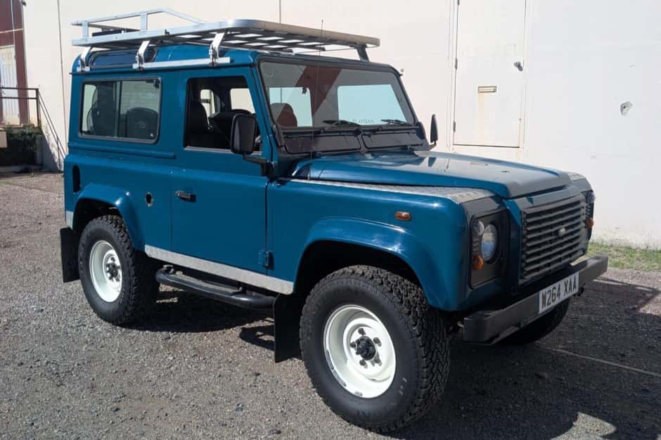 2000 Land Rover 90 / Defender 90 (Euro Spec) sold for $31,000