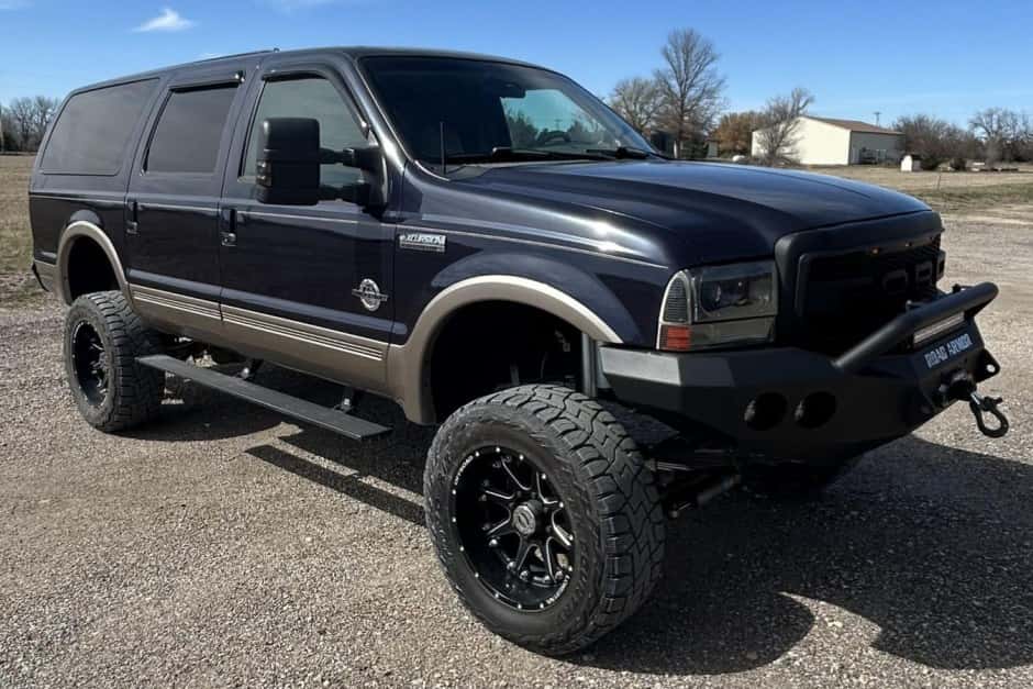 2001 Ford Excursion sold for $43,000