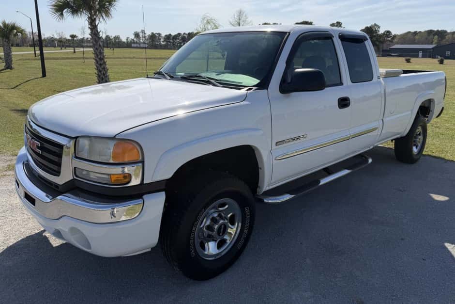 2005 GMC Sierra HD (GMT800 2000-2007) sold for $13,250