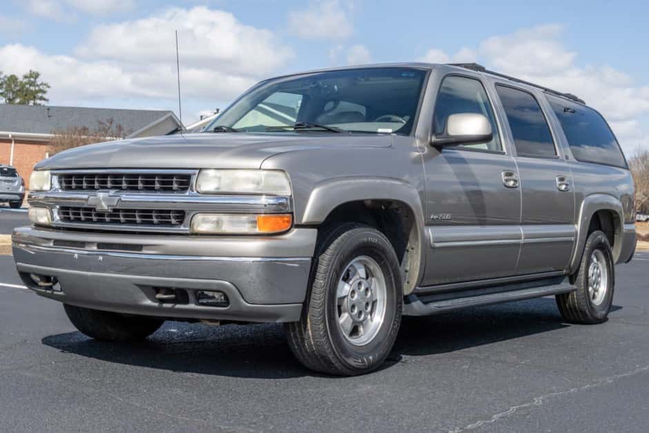 2001 Chevrolet Suburban (GMT800 2000-2006) sold for $14,750