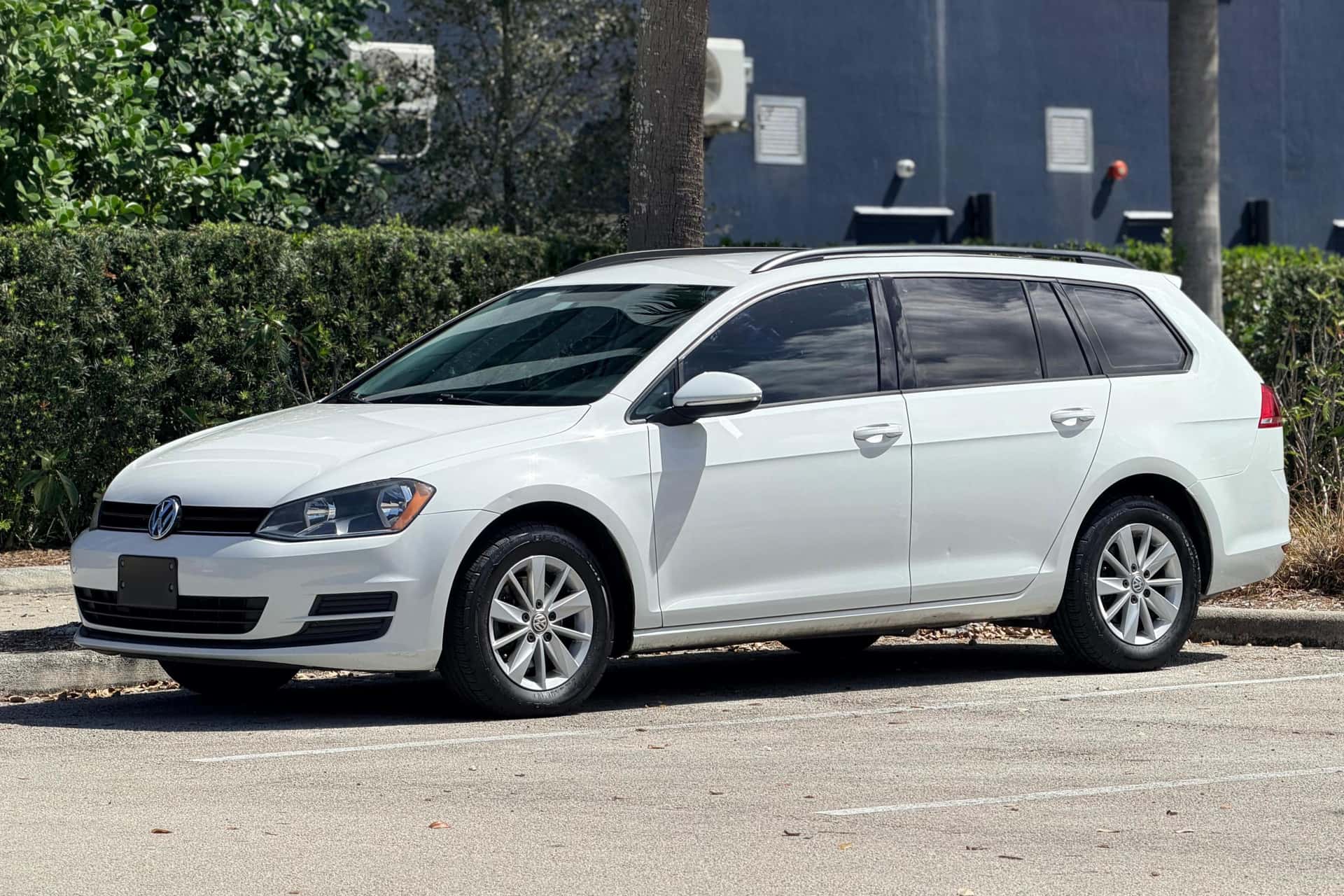 2016 Volkswagen Golf sold for $8,000