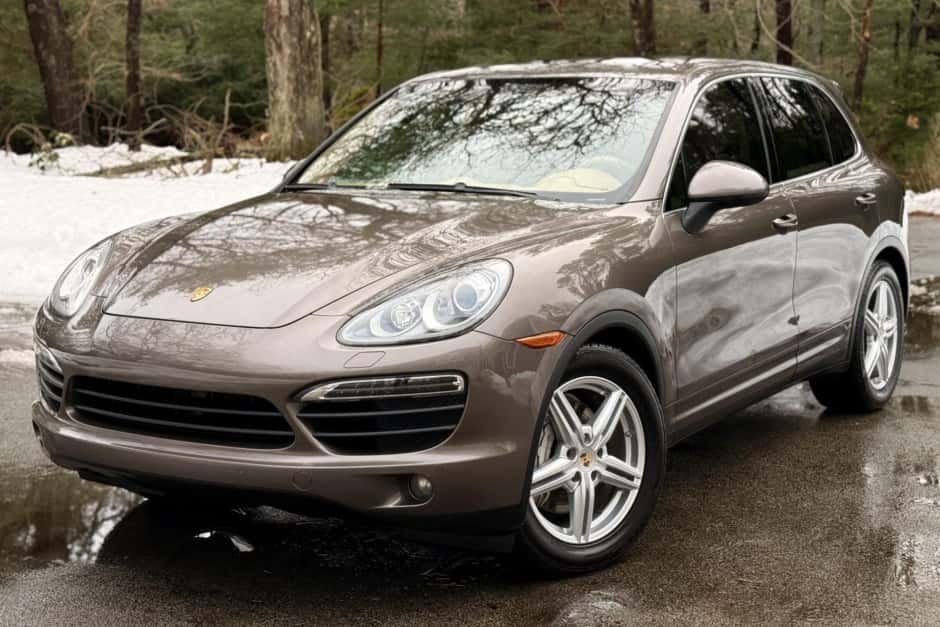 2013 Porsche 958 Cayenne (2011-2018) sold for $27,600