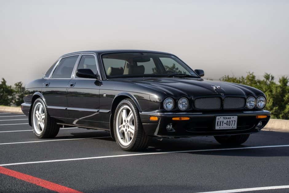 1998 Jaguar X308 XJR (1998-2003) sold for $11,500