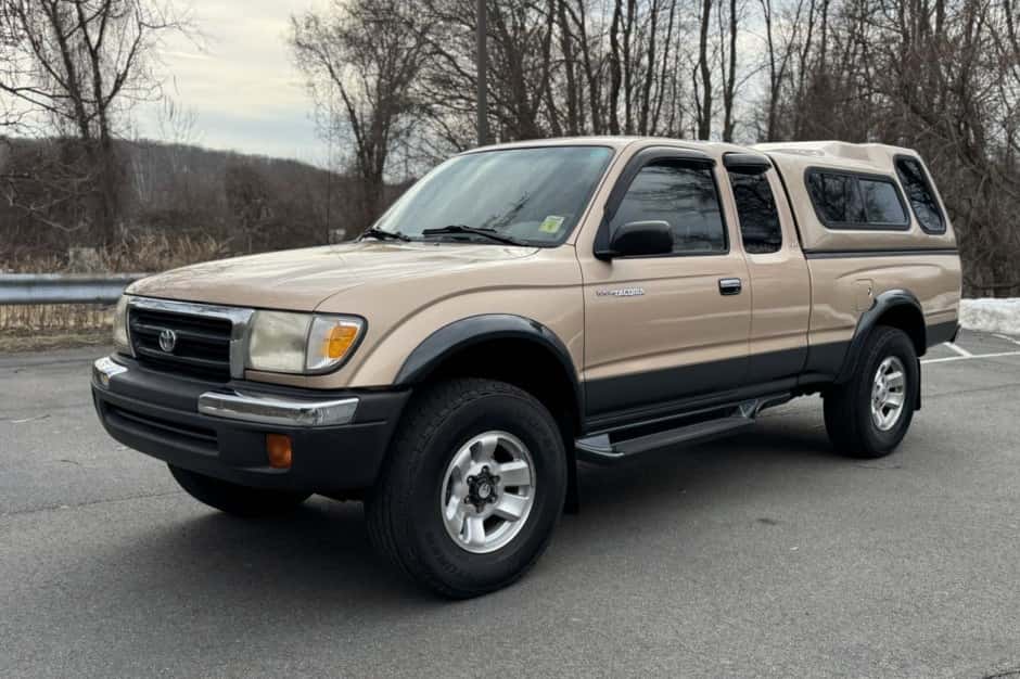1999 Toyota Tacoma (N1X0 1995-2005) sold for $13,000