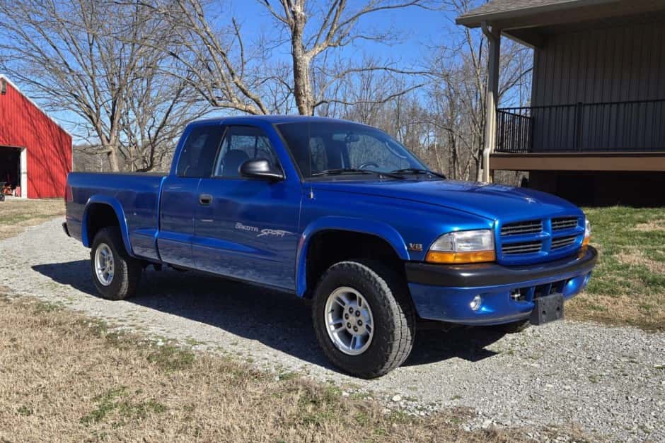 2000 Dodge Dakota (1997-2004) sold for $10,400