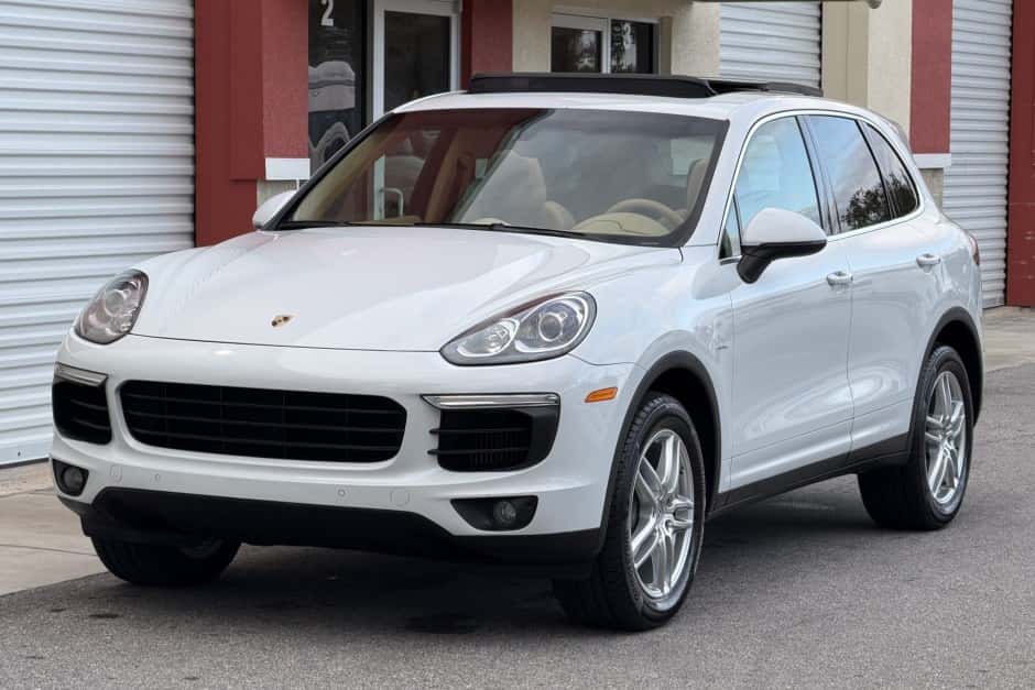 2015 Porsche 958 Cayenne (2011-2018) sold for $20,161