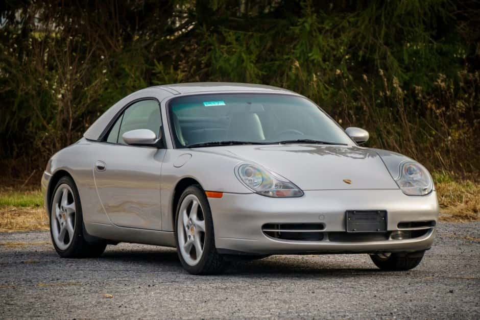 2001 Porsche 996 911 Carrera sold for $29,500