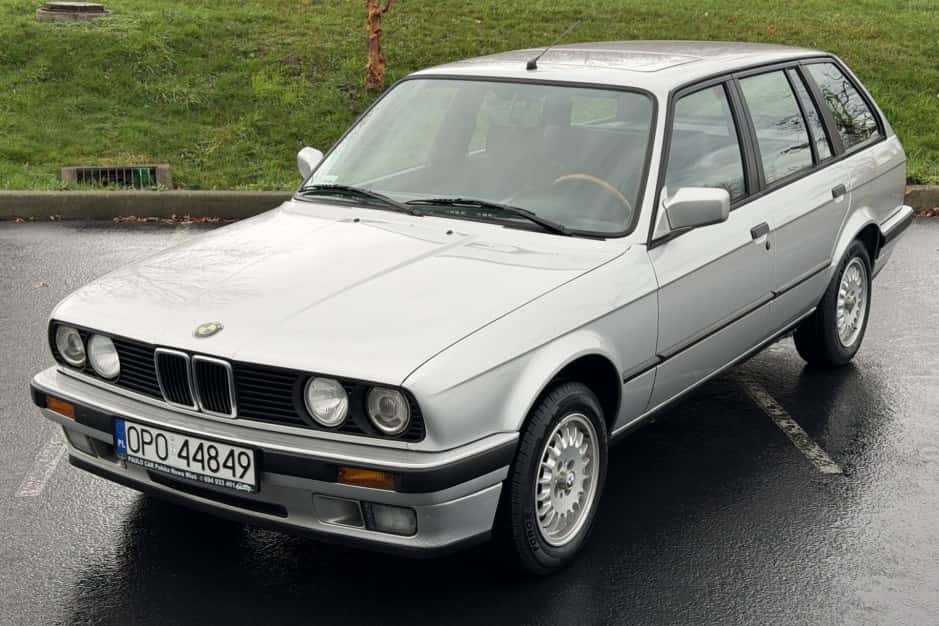 1992 BMW E30 3-Series Touring sold for $8,900