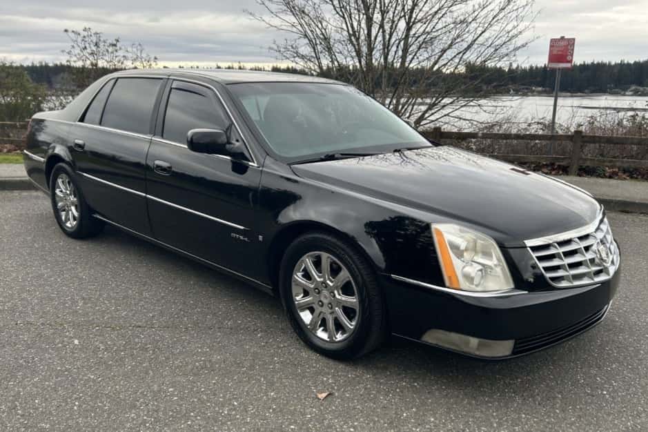 2009 Cadillac DTS sold for $8,600