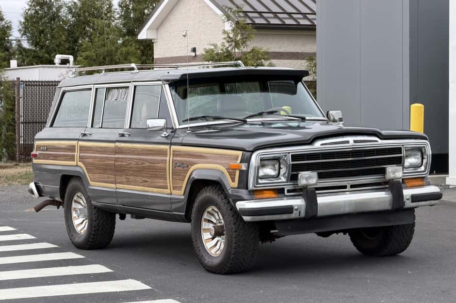 1987 Jeep SJ Grand Wagoneer sold for $12,000