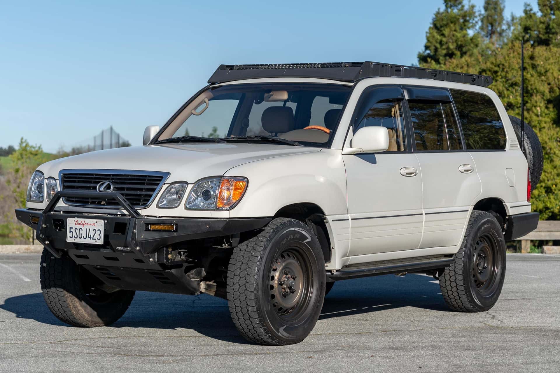 2000 Lexus LX sold for $14,000