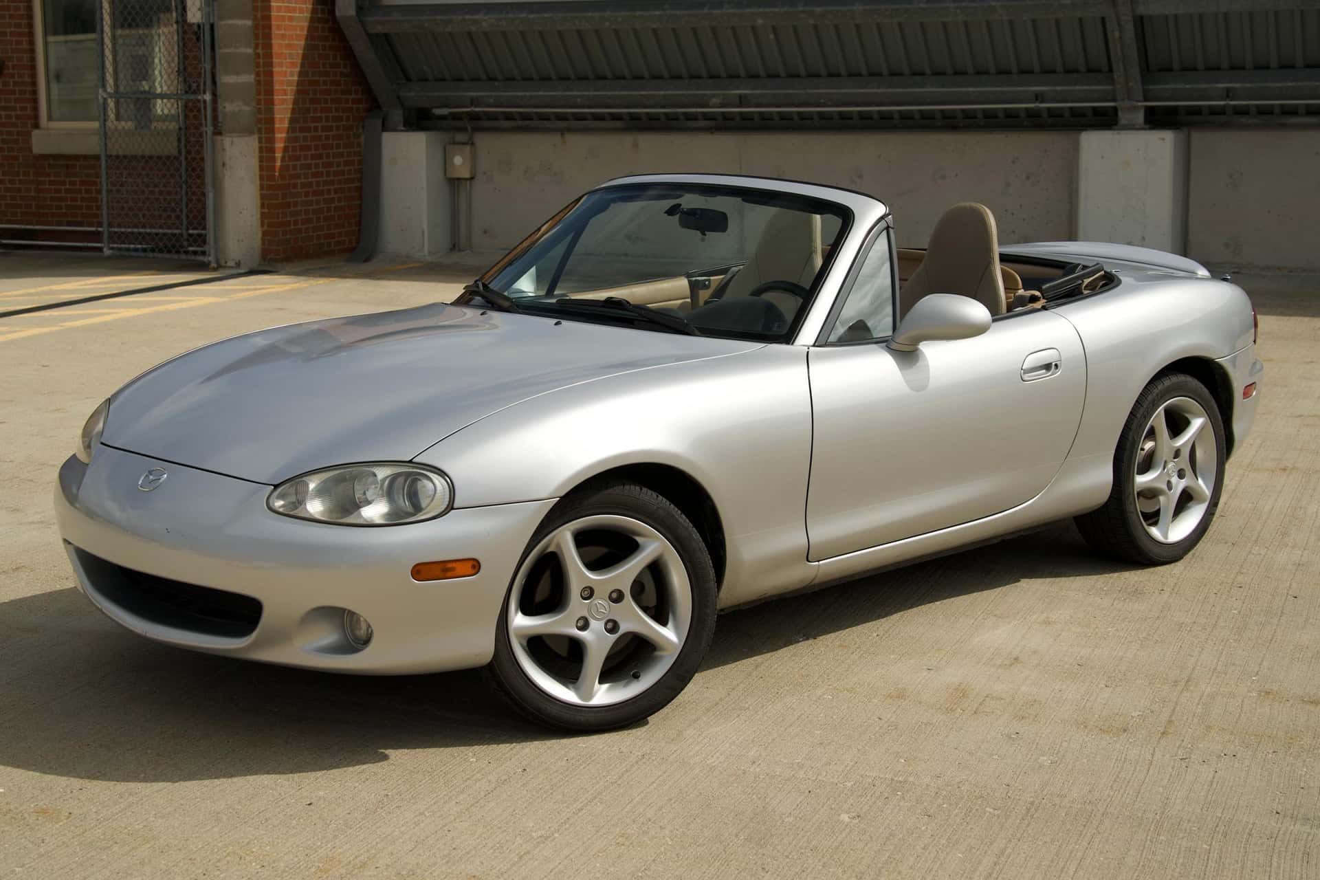 2001 Mazda NB Miata sold for $8,900