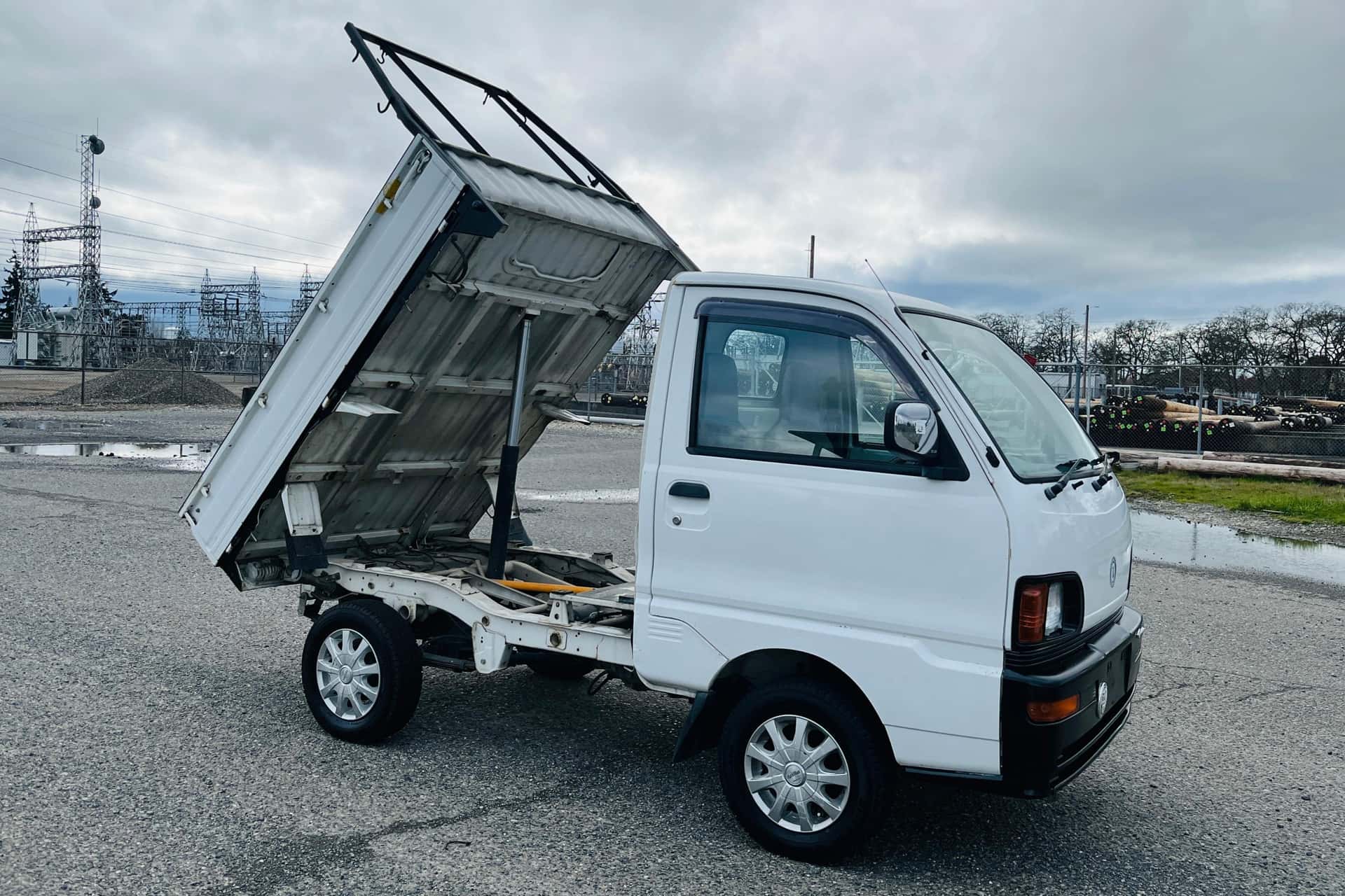 1996 Mitsubishi Minicab sold for $7,400