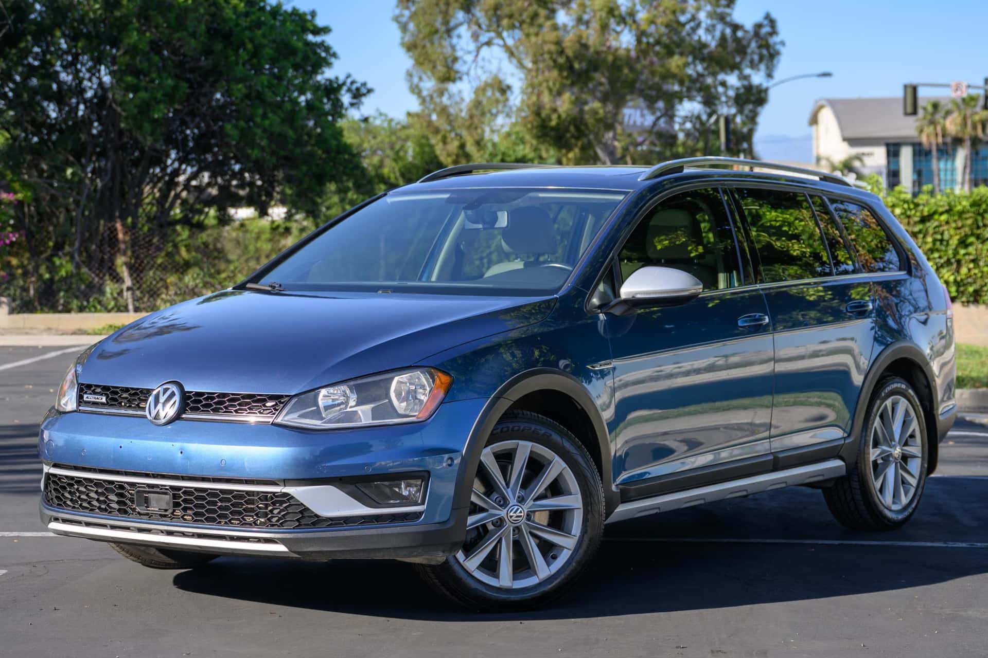 2017 Volkswagen Golf sold for $12,300
