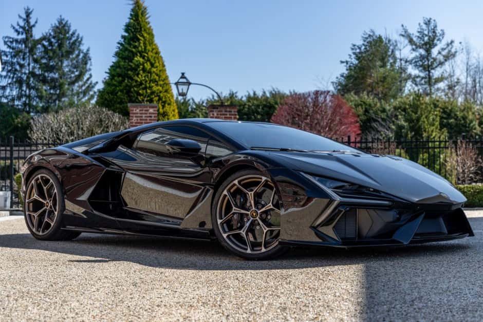2024 Lamborghini Revuelto sold for $624,000