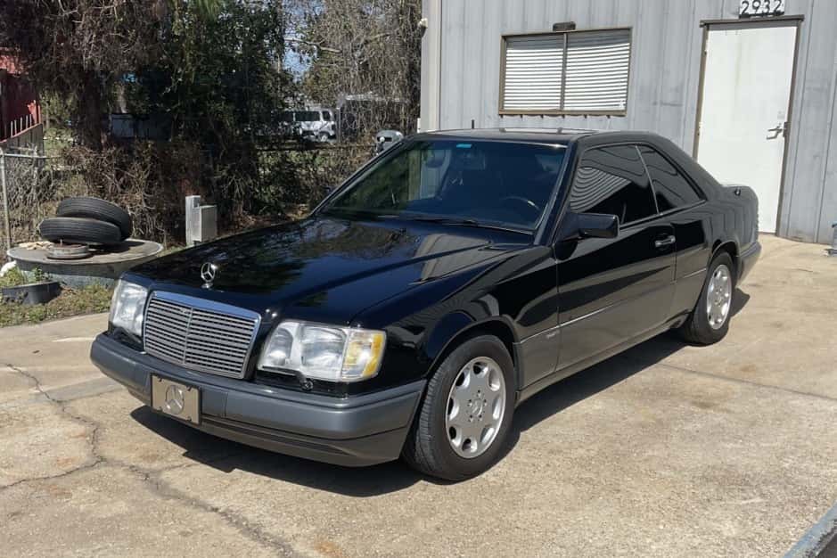 1994 Mercedes-Benz W124 E-Class sold for $9,500