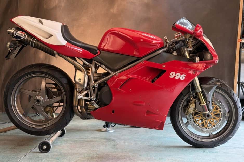 2000 Ducati 996 sold for $8,350
