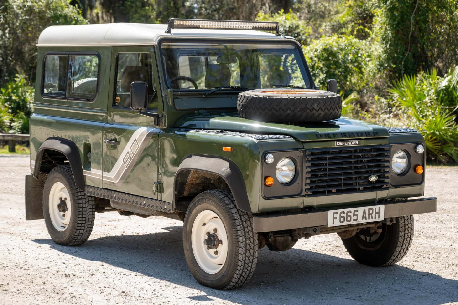 1989 Land Rover Defender sold for $12,200