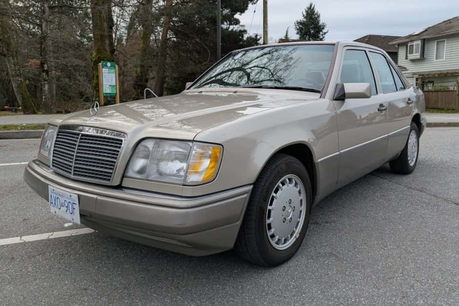 1995 Mercedes-Benz W124 E-Class sold for $5,100