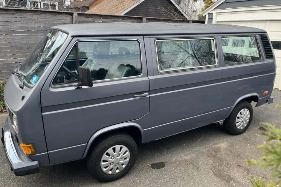 1984 Volkswagen Vanagon sold for $3,982