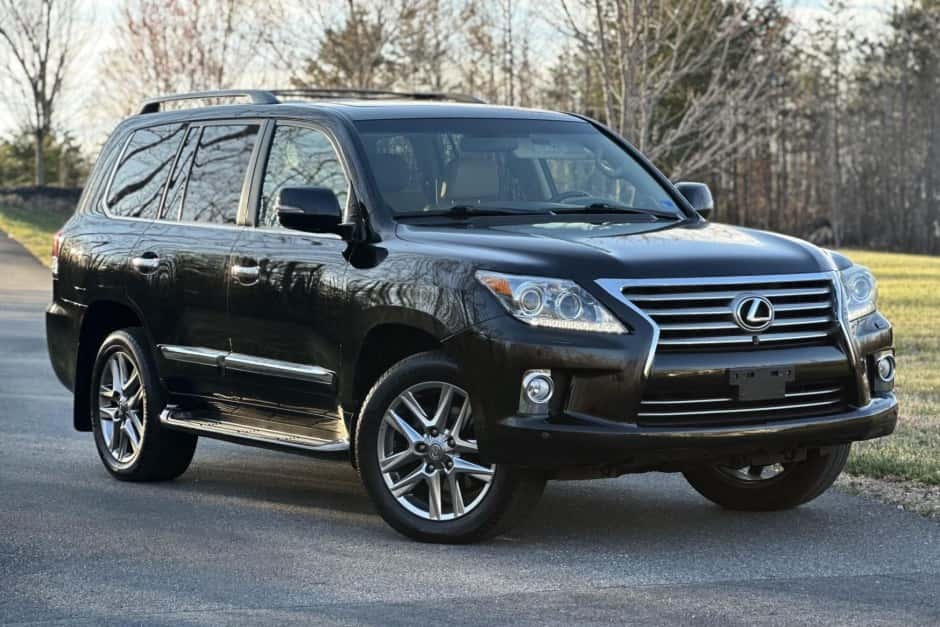 2013 Lexus LX570 sold for $36,750